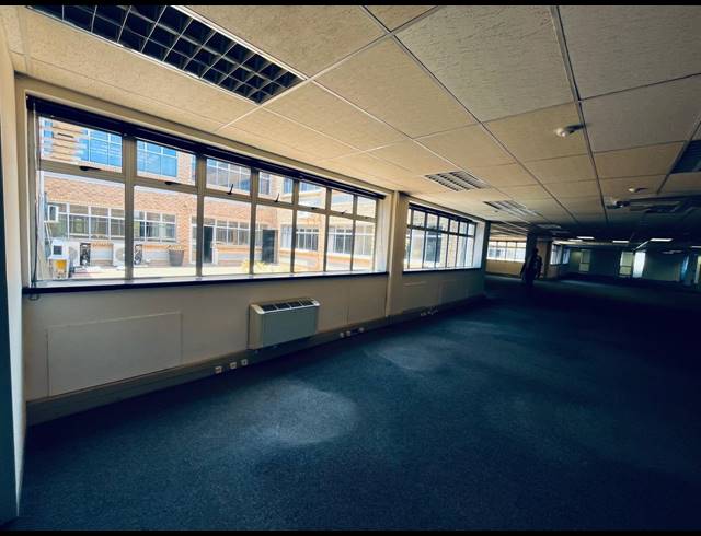 1,300M² OFFICE TO LET IN RANDJESPARK